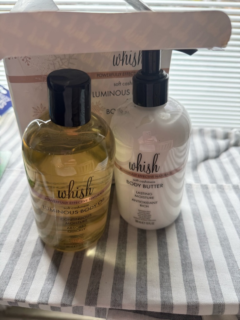 whish Soft Cashmere Luminous Body Oil & Body Butter - White, Gold